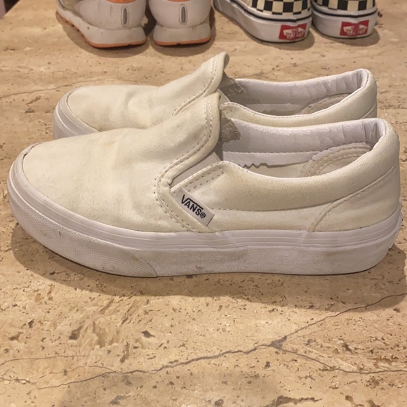 White vans - Picture 2 of 4